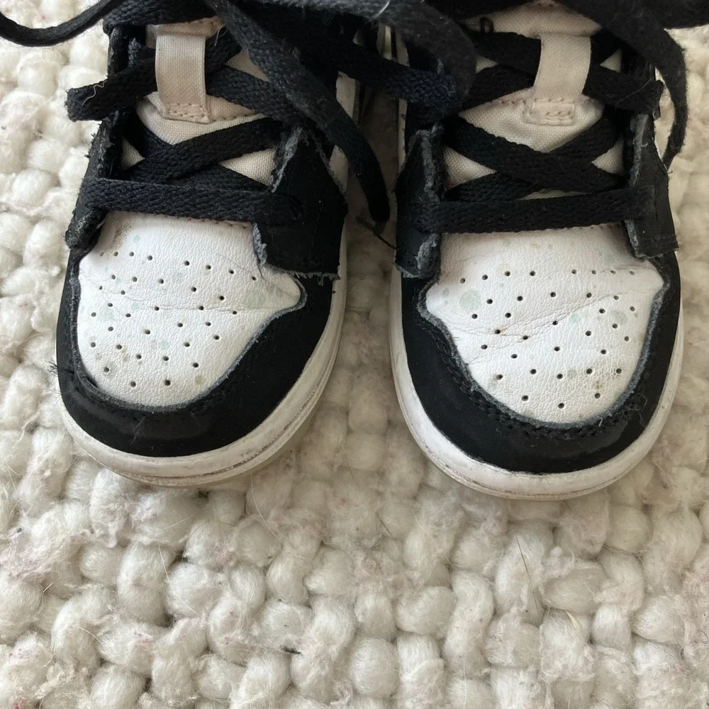 Nike Boys Air Jordan 1 Retro High OG‎ TD Black White Sneaker Shoes Size 7C